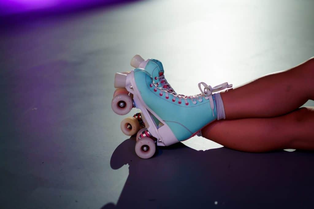 how to change roller skate wheels